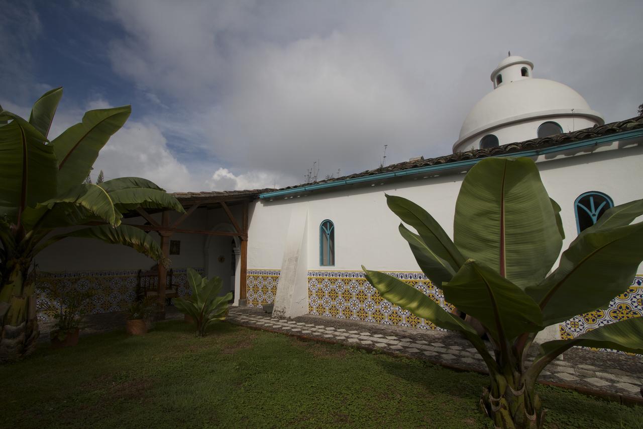 Las Palmeras Inn Otavalo Exteriör bild