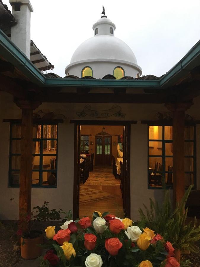 Las Palmeras Inn Otavalo Exteriör bild
